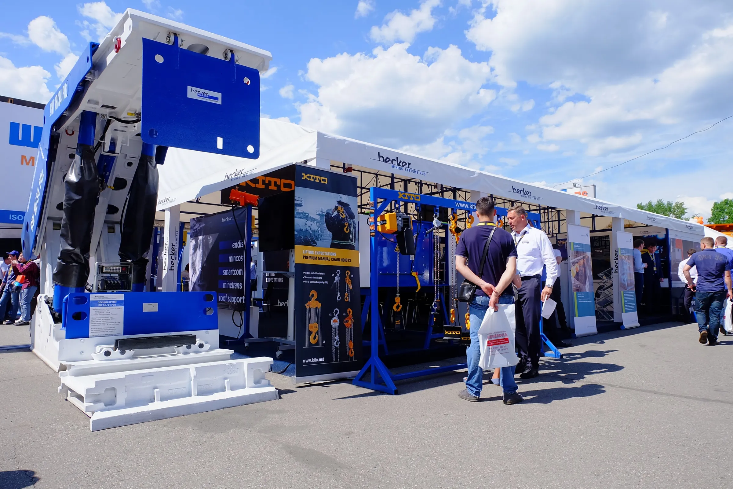 picture of becker open air booth with longwall system